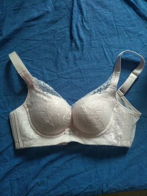 一直穿莎莲妮家的内衣,很舒适。设计很漂亮,而且做工精细,服务也很好。会一直支持,希望越做越好! 这款是浅粉色拍不出来实物颜色,实物很好看! 一直穿莎莲妮家的内衣,很舒适。设计很漂亮,而且做工精细,服务也很好。会一直支持,希望越做越好! 这款是浅粉色拍不出来实物颜色,实物很好看!