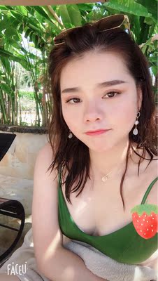 没来得及拍全身 只能半身的凑合着 很舒服的料子 也很显肤色