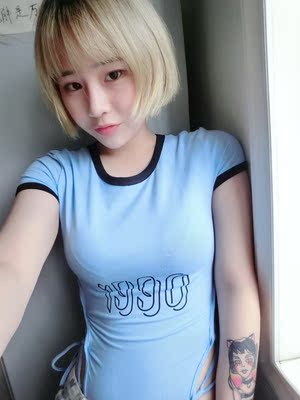 第一次尝试这种衣服旁边是系带的，特别性感。个人比较喜欢蓝色显皮肤白，面料也很舒服，特别显身材大爱