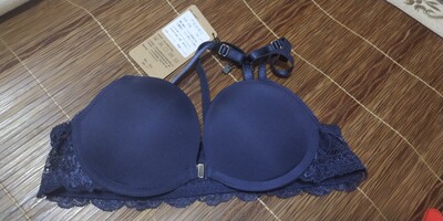 内衣很好看，试穿了一下，挺合适的，不错，还会光顾的