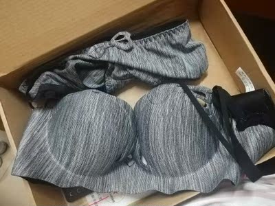 还好还好，穿着不错，没有想象中那么柔软舒服。