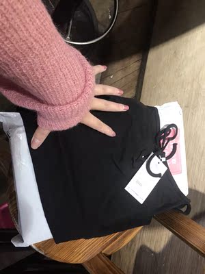 我特意问的是不是常规款，结果就到胸。 我也是没什么说的