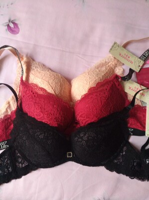 收到就迫不及待的试了，因为本人对文胸特别挑剔，不容易买到满意的，前几天已经在五家买了五款不同款式的，结果退了四家的，我都觉得不好意思了，本来都放弃在网上买了，看到这家的款式又想再试试，一口气买了三款，想到不合适就退到一家，没那么麻烦，结果出乎意料，居然三款都满意，天&hellip;简直不敢相信，特别是运动风的这款，超级舒服，底围弹力大，舒适性强，不知道运动款的老板会不会一直卖，收藏了，下次直接进店买。