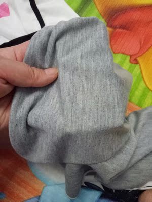 货早就收到了，一直没顾上评价，质量很好，同期买了两家的产品，这个明显好，拿在手里有分量，而且不透，另一特别薄，这个腰围弹性也好，喜欢的感觉买哦！