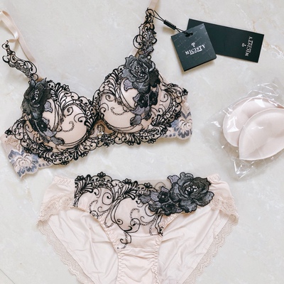 裤子不错 搭配亮色瑜伽服 很美，我是卖内衣小娘鱼，款式还有很多哦，聚拢效果和颜值并存的，有意的加我微信！