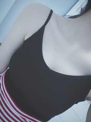 很好看，穿上很漂亮，不知道是我买大了还是怎么的喜欢向上卷