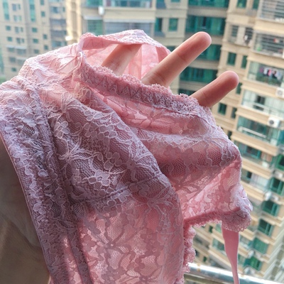 超级好，大胸福音，还有胸贴，穿上很有美感。希望多多设计些显小文胸。还有这本来就是大胸显小的文胸，为什么还有人吐槽说显胸小。。无语