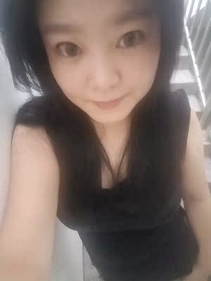 到货速度是真快，前天傍晚拍的，昨天就到了。衣服质量是真的没得说，这个价格能拍到这样的衣服也是物超所值了，强迫症的我连一根小线头都没找到，超赞！只是我太胖，衣服被我撑爆了，为了大家能放心购买，还是拍了几张照片供大家参考，我135呢，所以小胖胖们也可以放心购买&hellip;