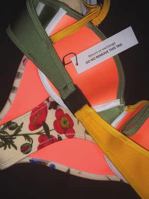 质量一如既往的好！每次买泳衣都会光顾她们家，完全不用担心质量问题！穿起来很舒服，卖家每次帮忙推荐的尺码也都很合身！这款穿上也超级好看，完全不用担心撞款！总之Very Very Nice！！！