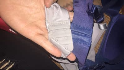 内衣质量很好，但手工不同，其中一个背后有点瑕疵，胜在穿着很舒服。广州市内快递超超超快。