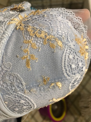 一直都穿古今的内衣，这次购买了三件内衣四条内裤，可是才穿就抽丝，客服回复正常，不是质量问题