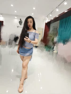 颜色好看,特别清新,之前很害怕穿短裙,但是这款设计的特别好,显得腿长,又不会漏胯上的肉肉,整个款式和颜色都特别喜欢 颜色好看,特别清新,之前很害怕穿短裙,但是这款设计的特别好,显得腿长,又不会漏胯上的肉肉,整个款式和颜色都特别喜欢