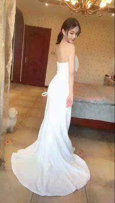 很不错，一天也没掉，这个颜色很喜欢，款式很漂亮，面料很舒服，性价比很高，推荐穿个露背的也是毫无压力妥妥的，棒棒哒。整体来说很透气，很合适。不错哦。比别人家还便宜。很满意。说实话，个人感觉，很不错。首先是面料，真心摸着很舒服，无肩带的内衣还是比传统内衣穿着舒服多了。然后内衣集中性还可以，对于这种无肩带的，很难得了