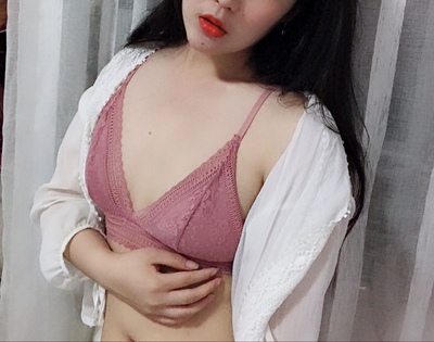 颜色特别美 很舒适不勒肉 蕾丝边也好看 洗了也不会变形 物美价廉 值得购买