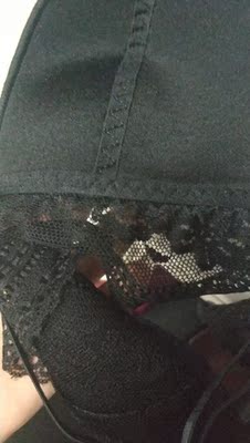 根本没法穿,胸下面的缝合没一点弹性根本不能称之为松紧带,一直往上跑😾,胸小的更别买,估计一走路能一下跑到你的脖子上 根本没法穿,胸下面的缝合没一点弹性根本不能称之为松紧带,一直往上跑😾,胸小的更别买,估计一走路能一下跑到你的脖子上