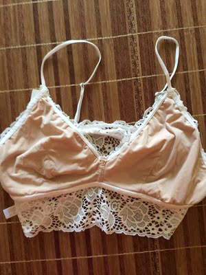 挺不错的内衣哦 蕾丝软软的一点也不扎 里面一层肤色的内衬也舒服 强力推荐购买