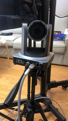 发货很快。第二天就收到了，安装很简单，调到合适的效果就比较麻烦了，摄像头很高清，直播很稳定