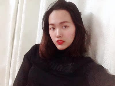 emmmm首先物流杠杠的，然后迫不及待的试穿了，发现穿上贼有feel了，百搭外套也是，可以拿出去街拍啥的也是好看的了