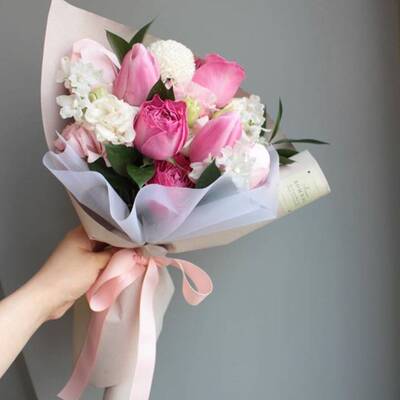 穿着舒服，款式也耐看质量非常好，与卖家描述的完全一致，非常满意,真的很喜欢，完全超出期望值，发货速度非常快，包装非常仔细、严实，物流公司服务态度很好，运送速度很快，很满意的一次购物