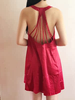 收到睡衣啦，很好穿哦，面料很丝滑，衣服的设计也是很性感，正红色非常有女人味呢