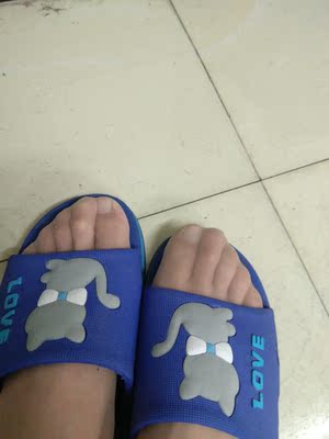 没试穿以为短了，没想到丝袜超弹，175也轻松穿。弹力超棒！