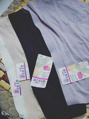 很高兴收到货，手感很好，软软的滑滑的好舒服，就是有点大了，不过还好能穿，质量很满意，以后会常来的，给予好评！