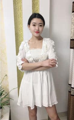 衣服收到后，很惊喜，比想象中要好很多，质地柔软，款式时尚，颜色亮丽，衣服薄厚适中，大小正好，喜欢，给个好评