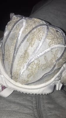 能不能说超级好！有胸垫，但是可以不用就很聚拢，效果可真好！一套穿起来好好看啊！还要再买一套其他样式！肩带不易掉，保持聚拢效果