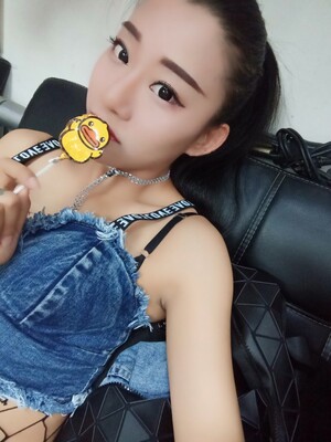 特别喜欢，买了一套，搭配起来。超好看。下次还要来，价格也ok，质量也不错。赞