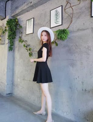 款式洋气不失性感,背后镂空吸睛,聚会趴体必备款,值得入手 款式洋气不失性感,背后镂空吸睛,聚会趴体必备款,值得入手