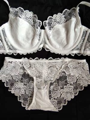 是我一直找的那种款式，比大妈款好看，外面漂亮蕾丝，里面是棉布，不透又舒服，我还巴巴买了个胸贴也没用上