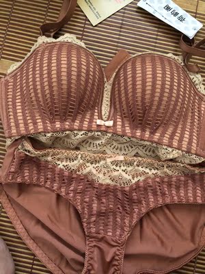 看直播时候买的很好,挺舒适的也很聚拢,还是挺喜欢的 看直播时候买的很好,挺舒适的也很聚拢,还是挺喜欢的