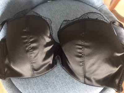 大小合适，在这家买了几次了，都很好！这个穿一段时间，如果舒服就再来买个其他颜色的(｡&igrave; _ &iacute;｡)