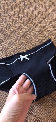 质量好，已经下水洗了，没变形不掉色，还送了一条蕾丝的红内裤，物超所值