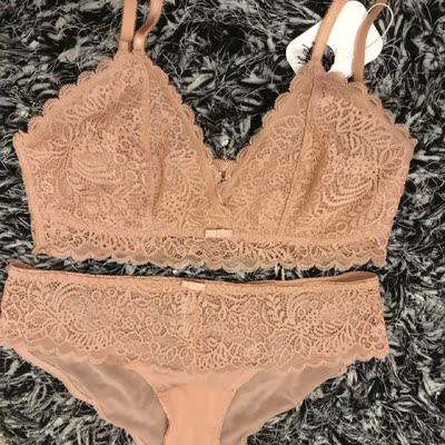 物流很快，活动买的，我非常喜欢这款内衣，很有质感的内衣超值呢，实物没有色差，比图片上的颜色更好看，穿着很柔软，合适贴身，码数也很正，穿着刚刚好。