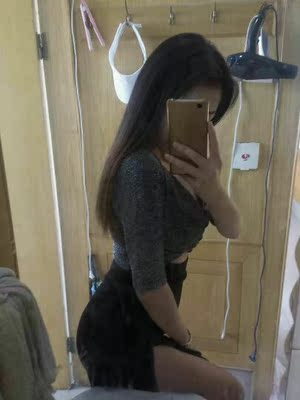 衣服收到了，面料柔软舒适，店家推荐的尺码刚好，没有色差，上身效果不错，显瘦，朋友们都说好看，价格也实惠，值得购买