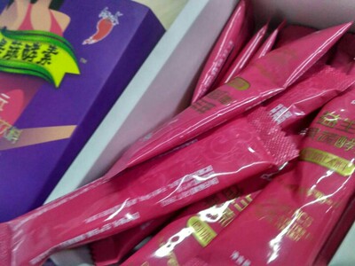 酵素粉是小包装的，喝卖家说的是一样的，不管是出差还是上班都很方便，味道也很好，是水果的味道，以前排便总是不好便秘，没想到刚喝没多久就排的舒畅多了，解决了大问题，现在现在每天都喝一袋，喝完以后没有不舒服的感觉，上厕所也是不会肚子疼，很好，对我很实用，很和我的意，还会再买