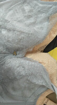 觉得你们家的版型穿出来好,这次买的都不错,以前的人都是喜欢穿有钢圈的文胸,总觉得吧穿有钢圈的内衣胸部有型一些,可是现在真的不一样了,现在都流行穿无钢圈的内衣,无钢圈的穿上肯定会比有钢圈的内衣舒服吧,真的是零束缚,不闷,透气。穿紧身的衣服,也显出内衣的形状。适合季节客服态度很专业热情,有问必答,推荐哦 觉得你们家的版型穿出来好,这次买的都不错,以前的人都是喜欢穿有钢圈的文胸,总觉得吧穿有钢圈的内衣胸部有型一些,可是现在真的不一样了,现在都流行穿无钢圈的内衣,无钢圈的穿上肯定会比有钢圈的内衣舒服吧,真的是零束缚,不闷,透气。穿紧身的衣服,也显出内衣的形状。适合季节客服态度很专业热情,有问必答,推荐哦