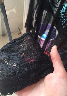 拿到之后就洗了，没掉色，蕾丝很性感，哈哈