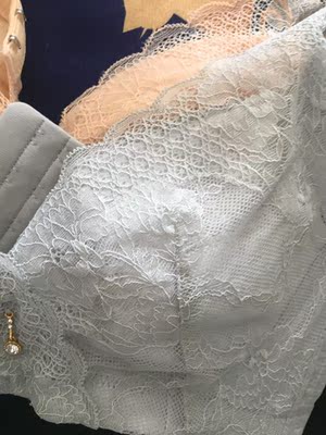 包装很严实，包裹上面没有出现内衣的字眼，保护了买家隐私，再说内衣，质量很好，弹性好，穿着很舒服，卖家很贴心，送了延长扣备用，质量也不错，谢谢卖家，我在网上上买过几次内衣。这次最满意的一次了，做工精致，包装很严密，喜欢，下次还会继续光临珍缇莎的。做工精致，包装很严密。