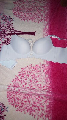 很不错,款式好看,布料舒服,穿上很贴身,值得购买 很不错,款式好看,布料舒服,穿上很贴身,值得购买