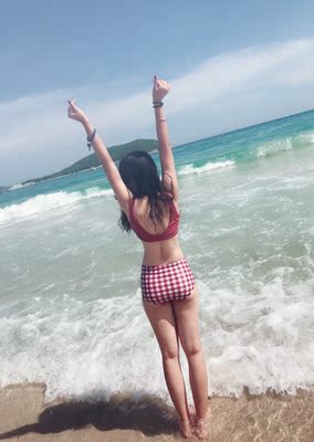 和男朋友去三亚玩,三亚湾的水太美了,这个颜色清新可爱,坐摩托艇的时候比较方便,穿比基尼比较合适撒 和男朋友去三亚玩,三亚湾的水太美了,这个颜色清新可爱,坐摩托艇的时候比较方便,穿比基尼比较合适撒