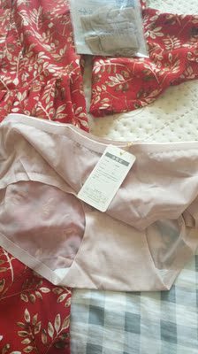 面料很舒服  真的是超级无痕   试穿了蓝色的很舒服