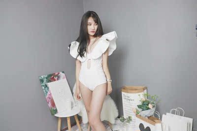 衣衣真的很显瘦呀 男朋友在学摄影刚买回来就让他练手啦 炒鸡上相 钢托很舒服 背面很有设计感 适合凹造型穿 为店主打call 衣衣真的很显瘦呀 男朋友在学摄影刚买回来就让他练手啦 炒鸡上相 钢托很舒服 背面很有设计感 适合凹造型穿 为店主打call