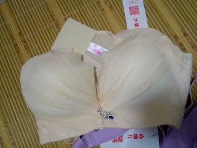 质量不错，款式也新颖，商家发货快，快递也很给力。满意。