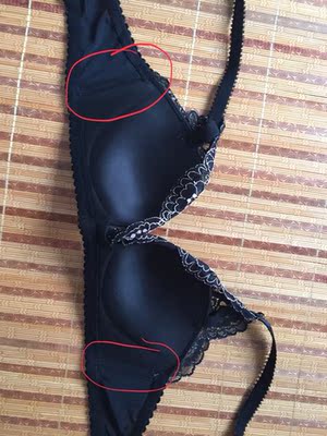 柔软,但穿一天下来图上画圈处会压痛有红印。而且小胸会被压的更扁。抬手会往上跑。 柔软,但穿一天下来图上画圈处会压痛有红印。而且小胸会被压的更扁。抬手会往上跑。