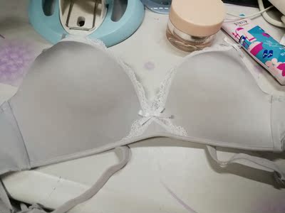 宝贝收到了，挺好的，摸起来很舒服，而且肩带和搭扣都刚好，不松不紧，穿起来很舒服，没有紧绷感。