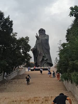 一直以来，网购内衣，都不太合适，人微胖，胸不大，不像穿，显胸大的内衣，显胖😭。第一次网购到穿起来如此舒服的内衣，很贴身，是自己要的那种薄款，大小刚合适，出来旅游，美美的，过段时间准备再买两件。😘