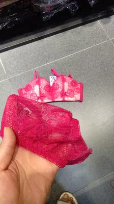 在网上买过很多次内内，这次是最最开心的一次，真的没想到质量这么好，穿着也很棒，真的很爱！平胸妹子的福星！颜色也很正，最重要的是质量杠杠滴。