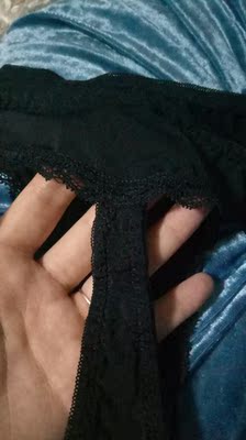 内裤很好看， 蕾丝质量很好，软硬适中啊。 二十多块钱中，质量算很好的了， 而且很性感，很喜欢